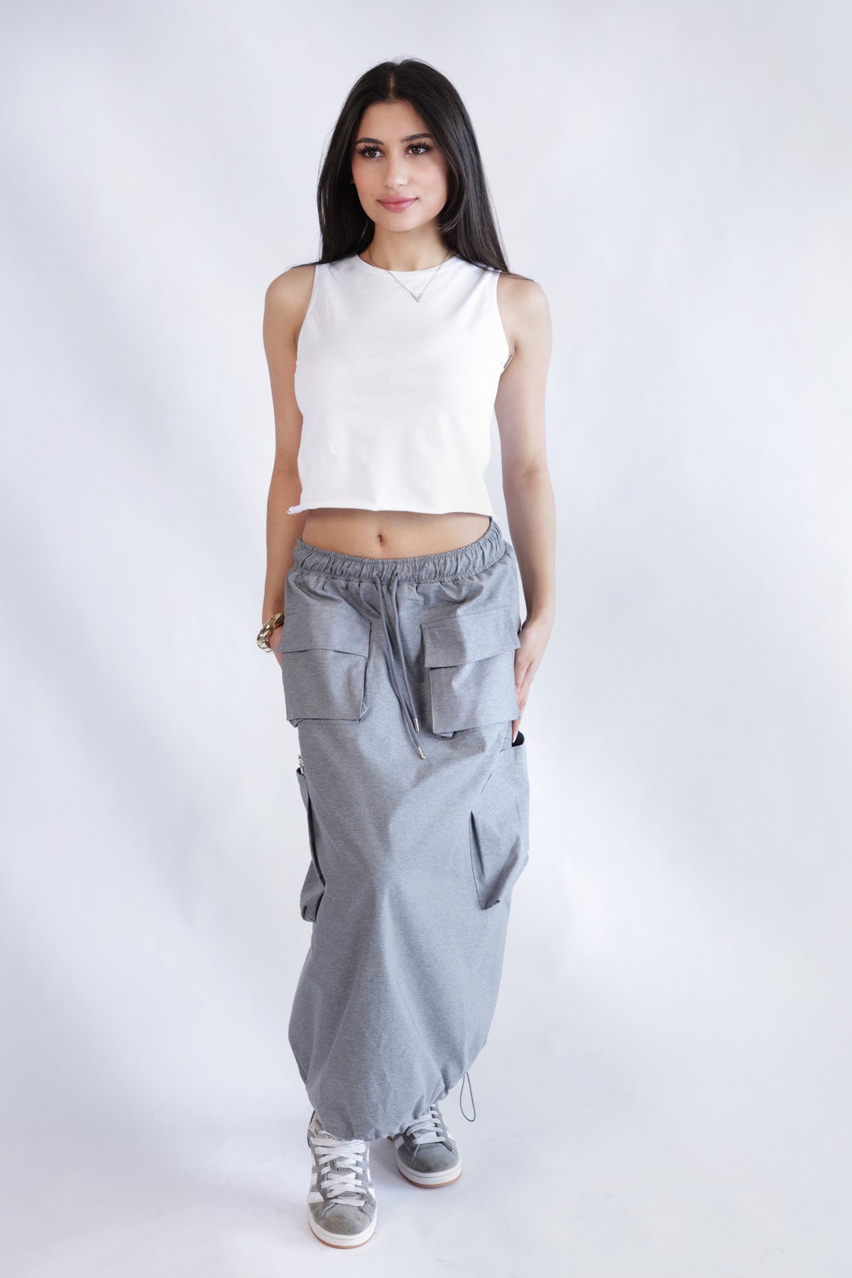 Sleeveless loose crop