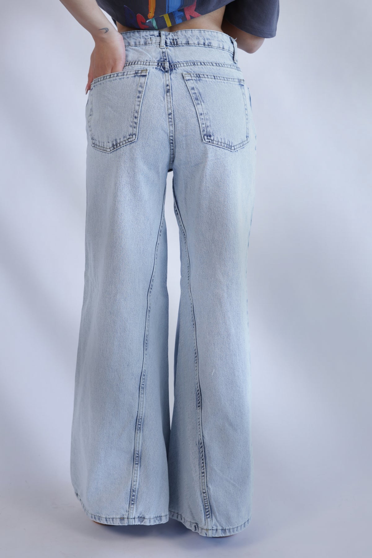 Wide leg mid waist jeans